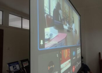 Suasana persidangan dalam perkara kosmetik ilegal dengan terdakwa Vincent Koh. (Foto: JP - BATAMPENA.COM)