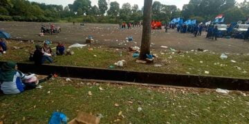 Demo Buruh Kota Batam Memberikan Sampah Berserakan di Temenggung Abdul Jamal