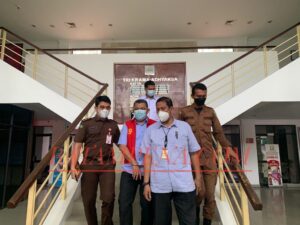 Muhammad Chaidir saat ditetapkan tersangka oleh Kejari Batam dalam kasus korupsi dana BOS di SMA Negeri 1 Batam. (Foto: JP - BATAMPENA) Muhammad Chaidir saat ditetapkan tersangka oleh Kejari Batam dalam kasus korupsi dana BOS di SMA Negeri 1 Batam. (Foto: JP - BATAMPENA)