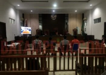 Suasana persidangan terdakwa mantan kepala sekolah SMA Negeri 1 Kota Batam Muhammad Chaidir di Pengadilan Tipikor Tanjung Pinang, Provinsi Kepri. (Foto: JP - BATAMPENA.COM)