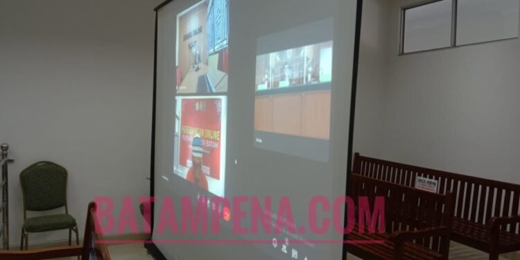 Persidangan terhadap terdakwa penyeludup mikol, Baco. (Foto: Batampena - JP)