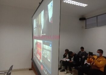 Terdakwa Rasman hadir di persidangan secara virtual di PN Batam. (Foto: JP - BATAMPENA.COM)