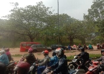 Banjir di sekitar kawasan Panbil Mall. (Foto: JP-BATAMPENA)