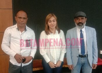 Reyne Lusiana Baroring bersama kuasa hukumnya Matheus M Sare dan Saidi. (Foto: JP - BATAMPENA)