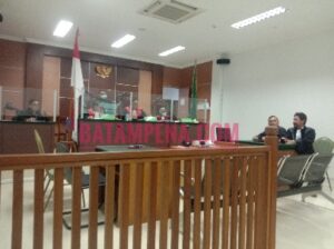 Persidangan dipimpin oleh majelis hakim PN Batam, Yudith Wirawan, Dwi Nuramanu dan Setyaningsih. (Foto: JP – Batampena.com)