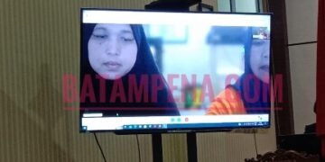 Lea Lindrawijaya Suroso bersama Wiswirya Deni hadir saat persidangan secara virtual. (Foto: JP - BATAMPENA.COM)