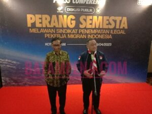 Menko Polhukam RI, Mahfud MD bersama dengan Ketua BP2MI, Benny Rhamdani. Menko Polhukam RI, Mahfud MD bersama dengan Ketua BP2MI, Benny Rhamdani.