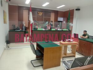 Majelis hakim PN Batam atas nama Yudith Wirawan (ketua majelis) dan Dwi Nuramanu, Setyaningsih.