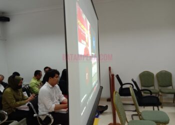 Terdakwa penyeludup balpres, Thiam Fat dalam sidang pembacaan vonis di PN Batam. Foto: JP - Batampena.com