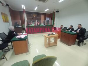 Suasana persidangan terhadap importir pakaian bekas dari Cina atas nama terdakwa Riswan Saragih. Foto: JP – Batampena.com