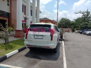 Mobil mewah Pajero Sport Dakar milik Wakil Ketua Pengadilan Negeri Batam, Bambang Trikoro. Sumber foto: JP - BATAMPENA.COM Mobil mewah Pajero Sport Dakar milik Wakil Ketua Pengadilan Negeri Batam, Bambang Trikoro. Sumber foto: JP - BATAMPENA.COM