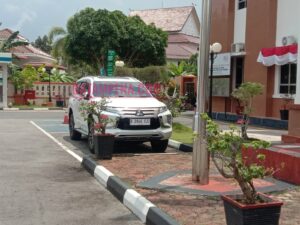 Mobil mewah Pajero Sport Dakar milik Wakil Ketua PN Batam, Bambang Trikoro. Foto: JP – Batampena.com
