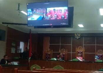 Suasana sidang perkara perkara dugaan penyerangan terhadap aparat penegak hukum di Tangki Seribu, Batu Ampar Kota Batam. (Sumber foto: JP - Batampena.com)