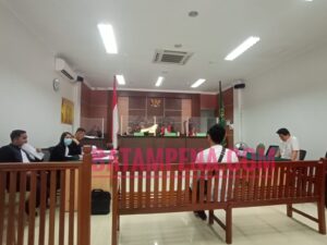 Joni Hutagaol memberikan kesaksian dalam persidangan di PN Batam yang menjerat terdakwa Joko alias Anok. Sumber foto: JP – Batampena.com