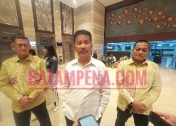 Kadispora Batam Zulkarnaen, Walikota Batam Muhammad Rudi dan PLT Ketua KONI Batam Rinaldi Samjaya. (Sumber foto: JP - BATAMPENA.COM)