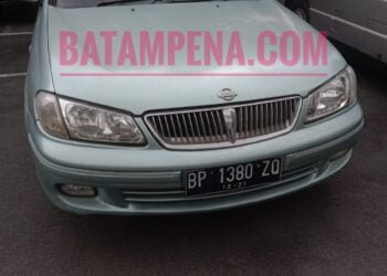 Mobil hakim PN Batam, Yudith Wirawan mati plat dan tidak membayar pajak. (Sumber foto: JP - Batampena.com)
