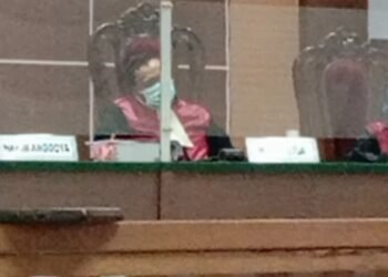 Hakim PN Batam Yudith Wirawan, Setyaningsih dan Twis Retno Ruswandari. Foto: JP - Batampena.com