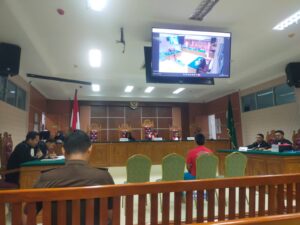 Suasana persidangan dengan agenda pembacaan tuntutan terdakwa Iswandi alias Awi alias Bang Long. (Sumber foto: JP - Batampena.com) Suasana persidangan dengan agenda pembacaan tuntutan terdakwa Iswandi alias Awi alias Bang Long. (Sumber foto: JP - Batampena.com)
