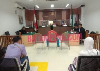 Sidang pembacaan pledoi oleh penasehat hukum Iswandi alias Awi alias Bang Long atas nama Dobby Agustinus Situmorang. Foto: JP - Batampena.com