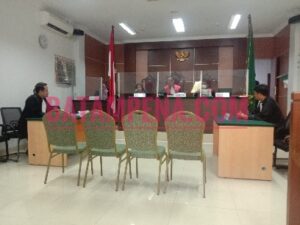 Suasana sidang perkara obat dan kosmetik ilegal yang terdakwa Siti Nurlelawati tidak hadir. (Sumber foto: JP -Batampena.com)
