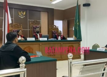 Suasana sidang pembacaan tuntutan terdakwa Roliati yang harus tertunda karena jaksa belum siap membuat surat tuntutan. (Sumber foto: JP - Batampena.com)