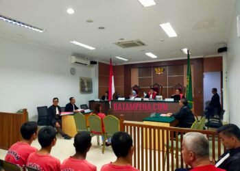 Suasana persidangan dalam perkara dugaan penggelapan yang menjerat terdakwa Nurmian Manalu di PN Batam. (Sumber foto: JP - Batampena.com)