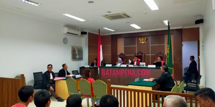 Suasana persidangan dalam perkara dugaan penggelapan yang menjerat terdakwa Nurmian Manalu di PN Batam. (Sumber foto: JP - Batampena.com)