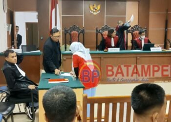 Suasana sidang vonis terhadap Lenny Yuliana di PN Batam.