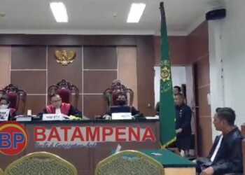 Suasana sidang pembacaan vonis oleh majelis hakim PN Batam tanpa dihadiri oleh nahkoda kapal MT Arman, Mahmoud Mohamed Abdelaziz Mohamed Hatiba. (Sumber Foto: JP - BatamPena.com)