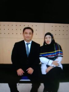 Hakim Pengadilan Tipikor Tanjung Pinang, Siti Hajar Siregar bersama suaminya yang juga hakim di PN Batam, Benny Yoga Dharma. Sumber Foto: Dokumentasi pribadi milik Benny Yoga Dharma)