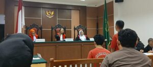 Hakim Nora Gaberia Pasaribu larang jurnalis ambil foto dan video saat persidangan. (Sumber foto: JP - BatamPena.com)