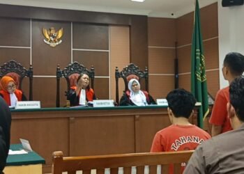 Hakim Nora Gaberia Pasaribu larang jurnalis ambil foto dan video saat persidangan. (Sumber foto: JP - BatamPena.com)