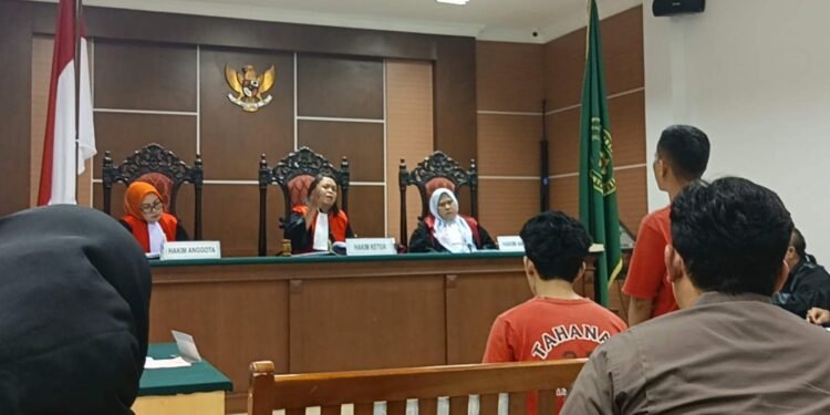 Hakim Nora Gaberia Pasaribu larang jurnalis ambil foto dan video saat persidangan. (Sumber foto: JP - BatamPena.com)