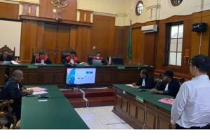Suasana sidang pembacaan vonis oleh majelis hakim PN Surabaya terhadap terdakwa Gregorius Ronald Tanur. Suasana sidang pembacaan vonis oleh majelis hakim PN Surabaya terhadap terdakwa Gregorius Ronald Tanur.