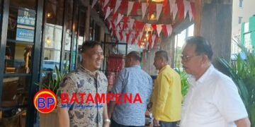 Nyanyang Harris Pratamura bertemu dengan para pendukungnya dan anggota DPRD Provinsi Kepri dari PSI, Onward Siahaan. (Sumber foto: JP - BatamPena.com)