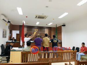Suasana persidangan terhadap terdakwa Hasbullah dalam perkara penempatan PMI secara ilegal. Jaksa Muhammad Arfian menghadirkan 4 orang saksi bernama Dian Makmur, Oki Oliansyah, Andi Saputra dan Novel Boy Lase yang merupakan Polairud Polda Kepri. (Sumber foto: JP - Batam pena.com)