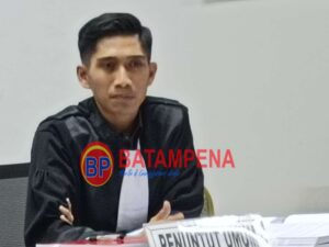 Jaksa Muhammad Arfian sebagai jaksa yang menggantikan Salomo Saing yang tidak nongol kala persidangan. (Sumber foto: JP – BatamPena.com)