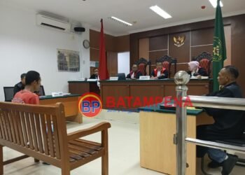 Suasana saat Rudolfus Karolus Asunong. (Sumber Foto: JP - Batam pena.com)