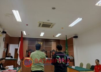 Suasana pemeriksaan saksi Jimmy Lee dan Eki Tua Susanto Lumban Gaol di PN Batam. (Sumber foto: JP - BatamPena.com)