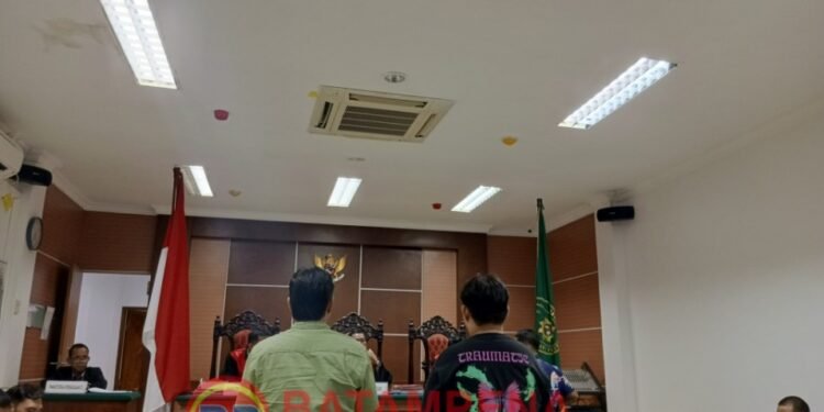 Suasana pemeriksaan saksi Jimmy Lee dan Eki Tua Susanto Lumban Gaol di PN Batam. (Sumber foto: JP - BatamPena.com)