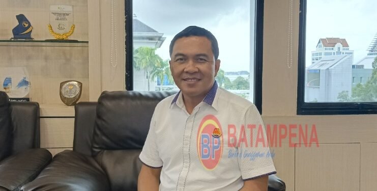 Kajari Batam, I Ketut Kasna Dedi saat diwawancarai oleh jurnalis BatamPena.com di ruang kerjanya di Gedung Kejari Batam. (Sumber foto: JP - BatamPena.com)