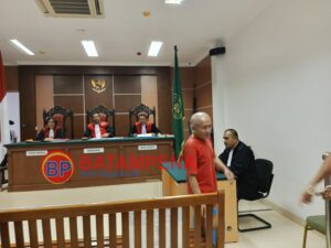 Suasana sidang terdakwa Umi Lubis di PN Batam. (Sumber foto: JP - Batam pena.com) Suasana sidang terdakwa Umi Lubis di PN Batam. (Sumber foto: JP - Batam pena.com)