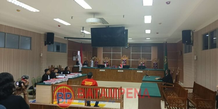 Sidang pembacaan tuntutan terdakwa mantan Kasat Resnarkoba Polresta Barelang, Kompol Satria Nanda di PN Batam. (Sumber foto: JP - BatamPena.com)