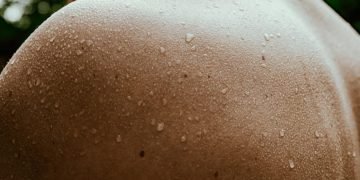 Parfum Tanpa Alkohol: Solusi untuk Kulit Sensitif?