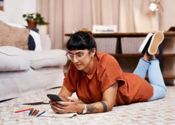 Orang yang Langsung Komen di YouTube Biasanya Punya 9 Sifat Ini, Menurut Psikologi