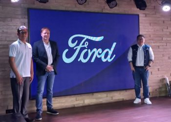 Ford Bagikan 250 Liter Bensin Gratis