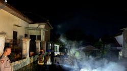 Kebakaran Hanguskan Dua Rumah di Sukawening, Penghuni Terjebak Api
