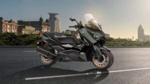 66be344bc6c58-harga-dan-spesifikasi-yamaha-xmax-250-connected-dan-xmax-250-tech-max-skutik-premium-sangat-mewah_.jpg