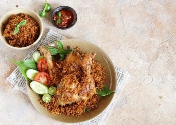 Cara Bikin Ayam Serundeng Kelapa, Awet hingga Berminggu-minggu