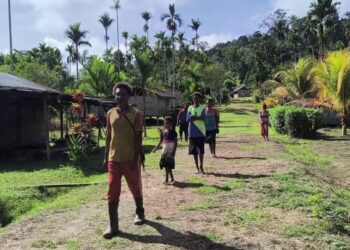 Kampung Omon: Terisolasi, Tanpa Jalan, Sekolah, dan Sehat